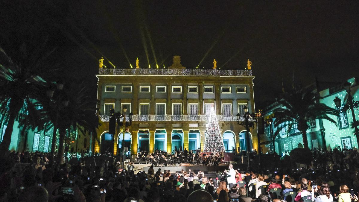La plaza de Santa Ana, en pleno corazón de Vegueta, tras el encendido de las Casas Consistoriales la pasada Navidad.