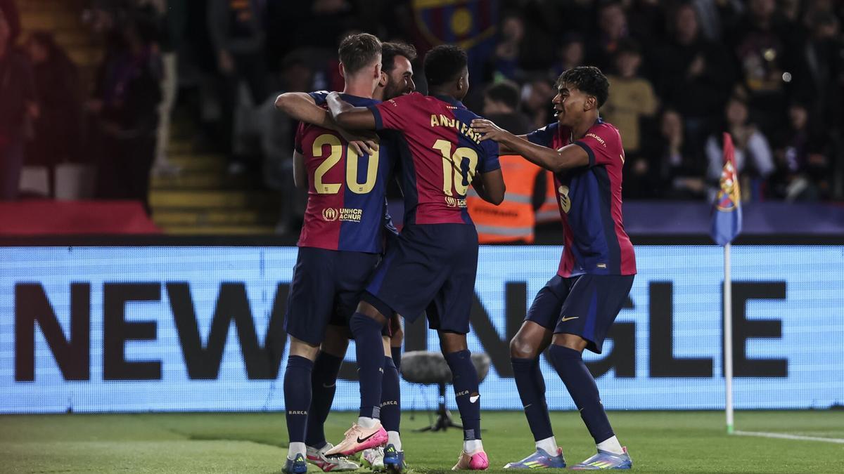 La copa ya está en Sevilla preparada para el clásico del sábado