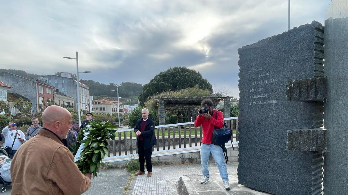 Bueu rende homenaxe a Johan Carballeira e aos represaliados no 89 cabodano do seu fusilamento