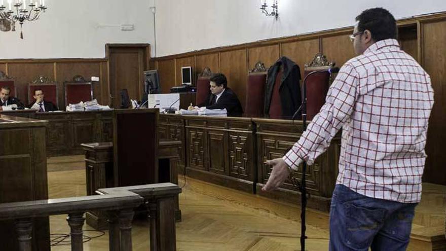 El alcalde de Llerena dice que nunca fue &quot;preadvertido&quot; de la inexperiencia de Tarazona