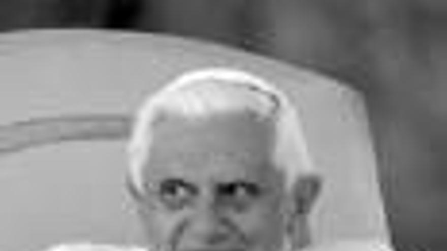 El Papa carga contrala Camorra napolitana