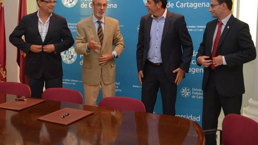 El rector y el director de Agrónomos con representantes de la empresa.