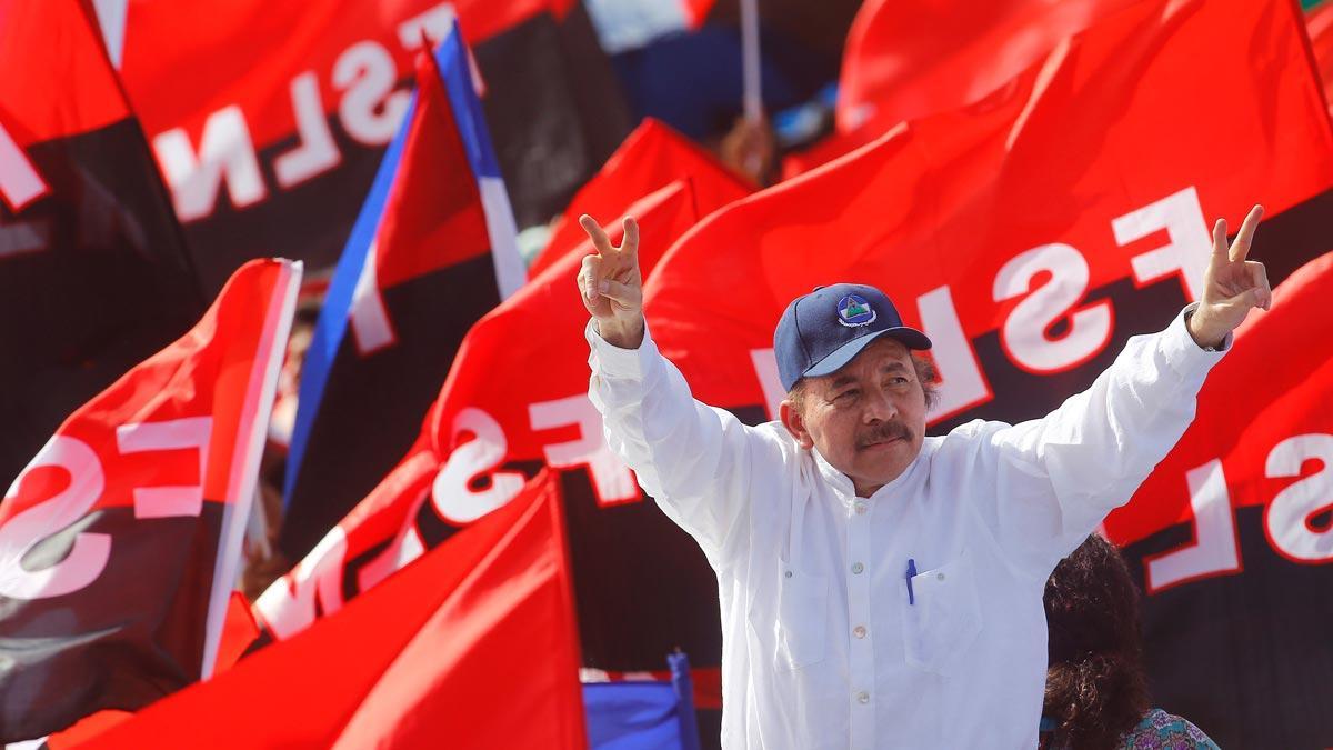 Baño de multitudes de Daniel Ortega en el 39 aniversario de la revolución sandinista