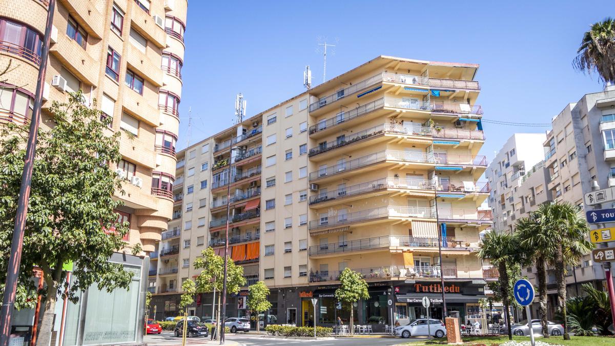 Edificios de viviendas de Gandia en las inmediaciones de la plaza de Joaquim Ballester y la calle de Benissuai.