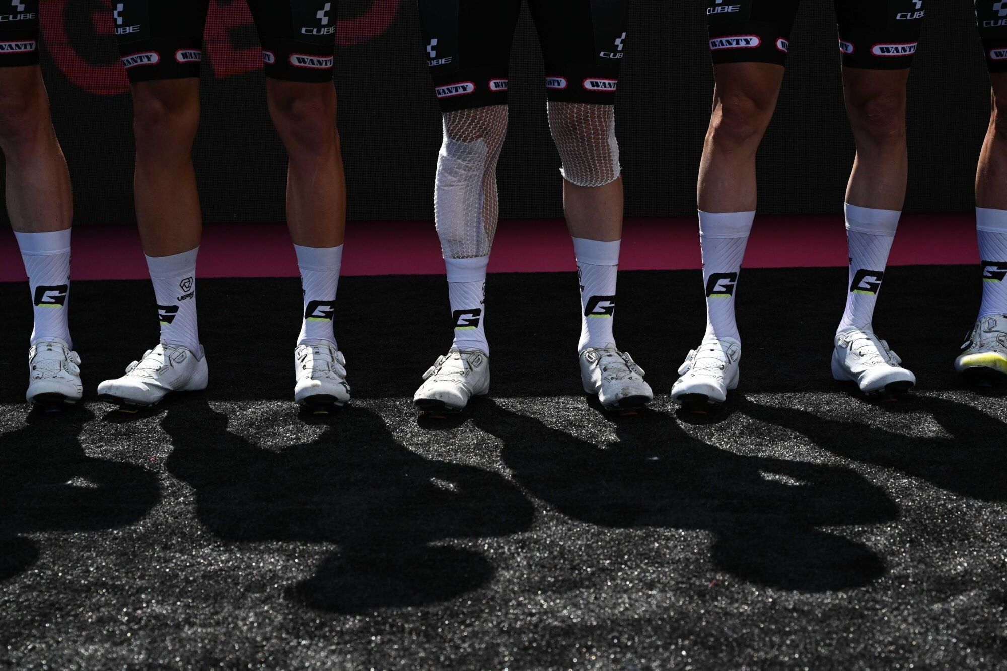 GIULIANOVA (Italy), 17/05/2025.- Riders during the signing on podium ahead the start 8th stage of the 108 Giro d'Italia 2025, cycling race over 197 km from Giulianova to Castelraimondo, Italy, 17 May 2025. (Ciclismo, Italia) EFE/EPA/LUCA ZENNARO