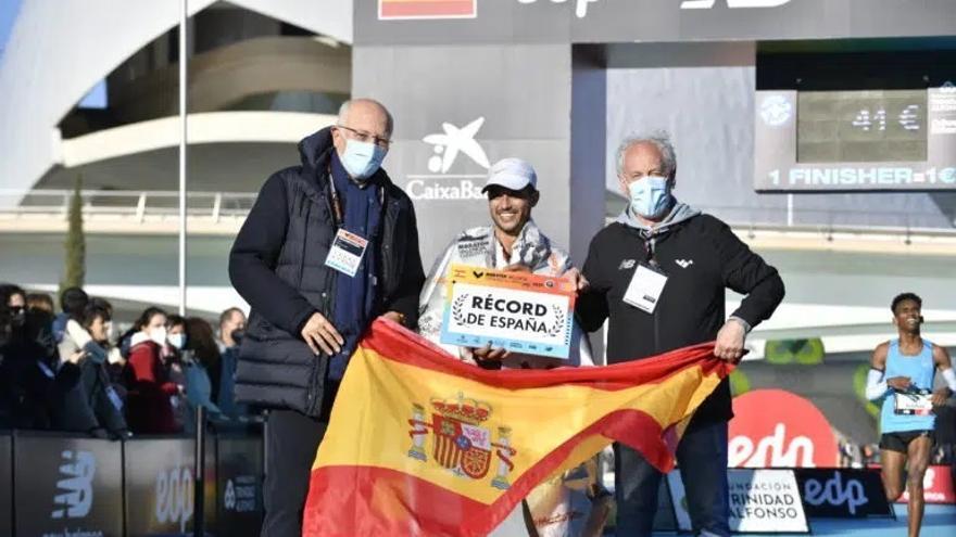 Ben Daoud, el récord de maratón que llegó a España en los bajos de un camión