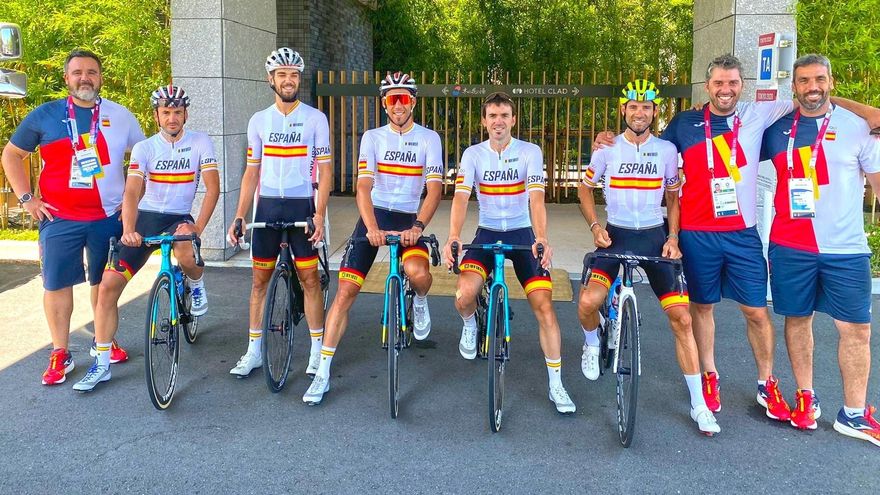 Los ciclistas españoles dan negativo en los test PCR y podrán competir