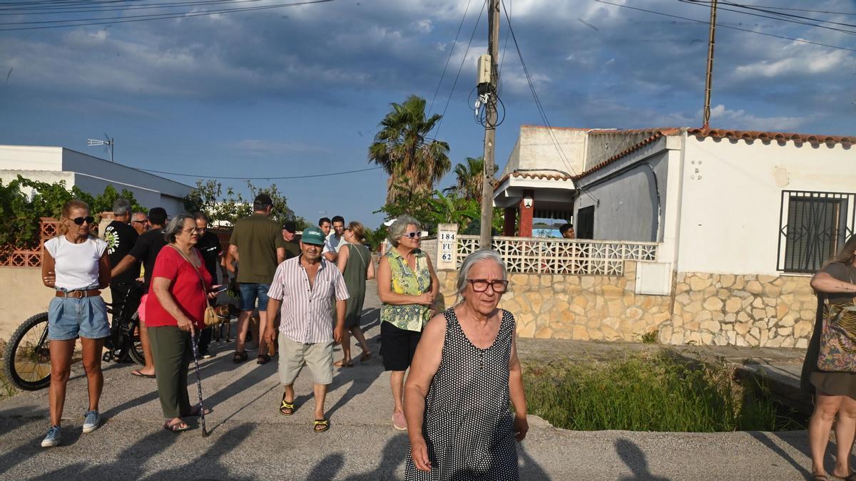 Máxima tensión en la Marjaleria: alrededor de 40 vecinos se encaran a los okupas de una vivienda