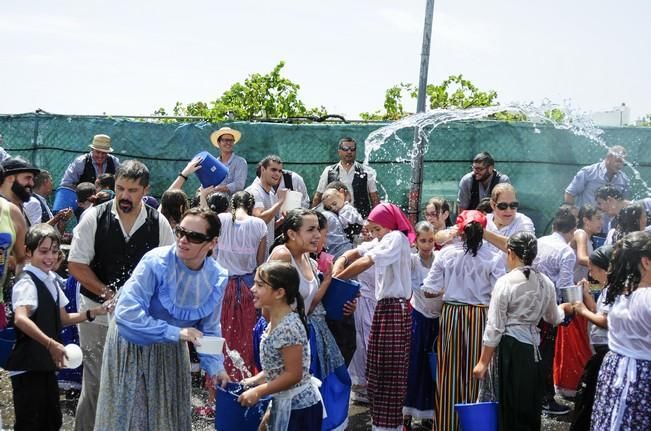 Traida Infantil del Agua de Lomo Magullo 2016