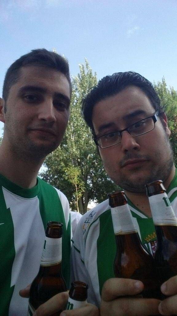Los aficionados animan al Córdoba CF con sus selfies