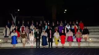 Tradicional cena de la Pascuera de reina, damas, madrinas, presidentes y Na Violant en Castelló