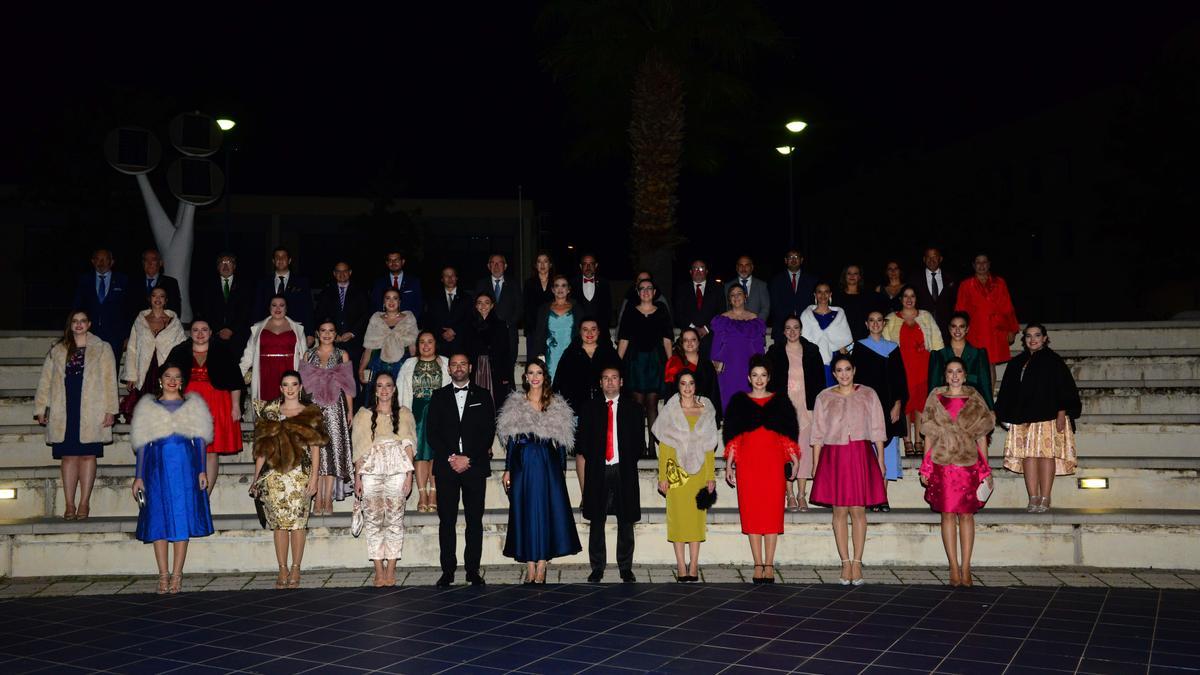 Tradicional cena de la Pascuera de reina, damas, madrinas, presidentes y Na Violant en Castelló