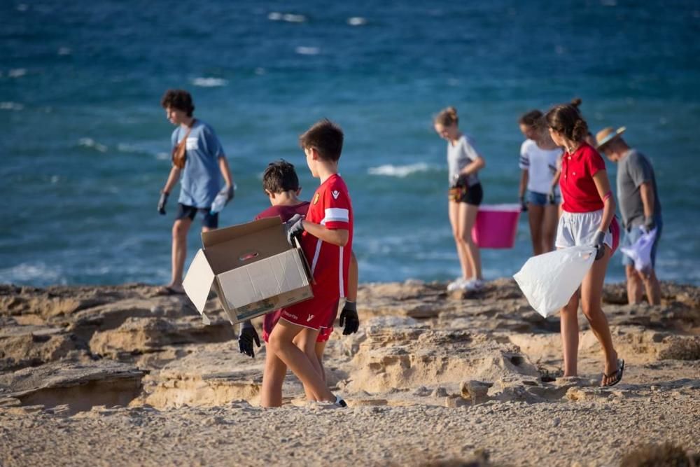 Pro Coasters, limpieza festiva del litoral en la Colònia de Sant Pere