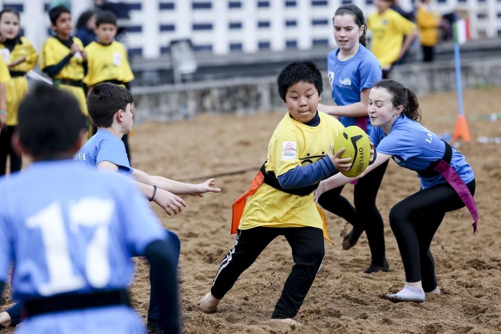 Actividad de rugby inclusivo en la playa de Luanco