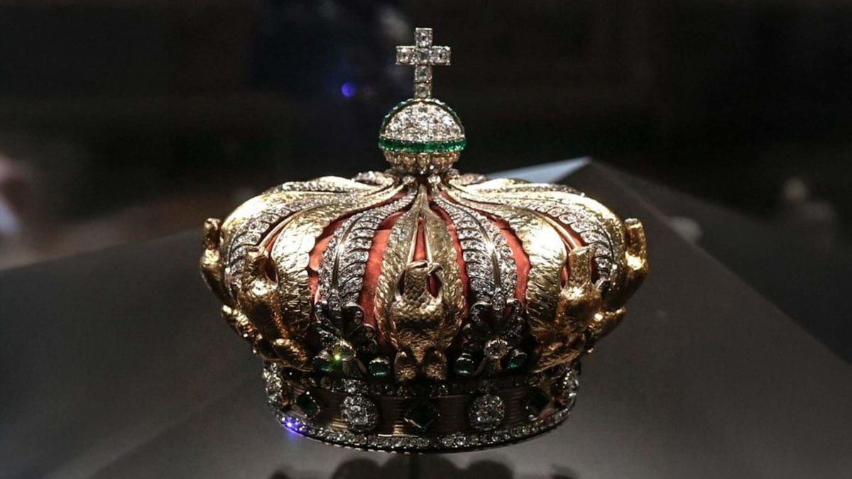 Corona d’Eugènia de Montijo. | S. SAKUTIN / AFP Corona d’Eugènia de Montijo. | S. SAKUTIN / AFP