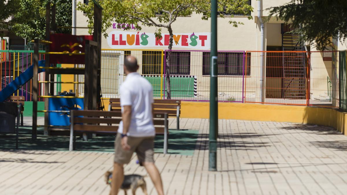 Colegio en honor a Lluís Revest, que también tiene dedicada una calle en Castelló.