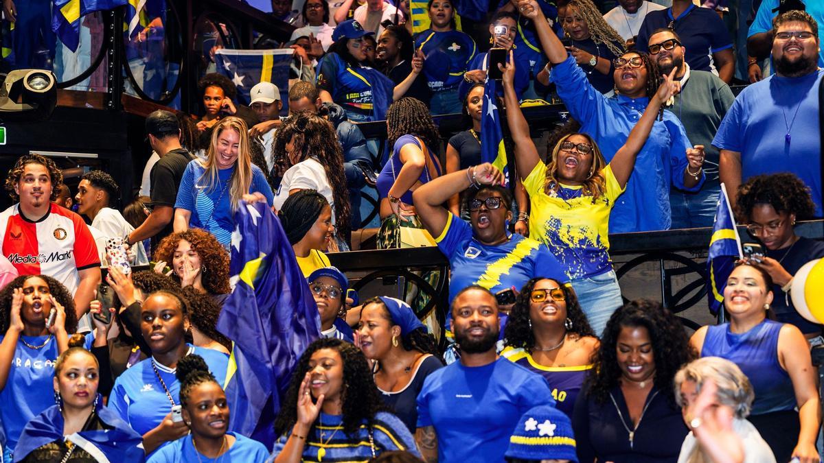 Aficiondos de Curazao celebran la clasificación al Mundial.