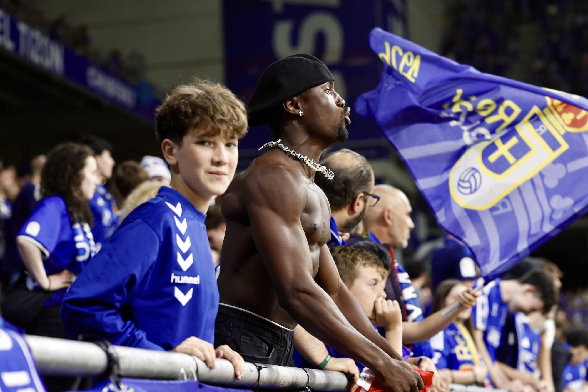 Así se vivió en el Carlos Tartiere la noche del ascenso del Oviedo a Primera División 24 años después