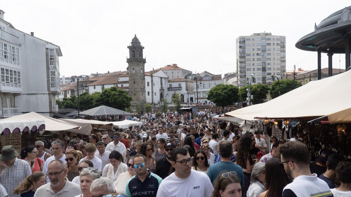 Cientos de personas acudieron este fin de semana a Betanzos para asistir a la Feria Medieval.