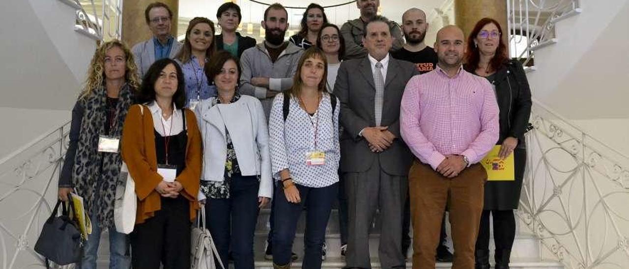 José Manuel Valenzuela, segundo por la derecha, junto al edil Jesús Martínez Salvador y el resto de ponentes en la inauguración de los encuentros de KBUÑS 2018, en la Escuela de Comercio.