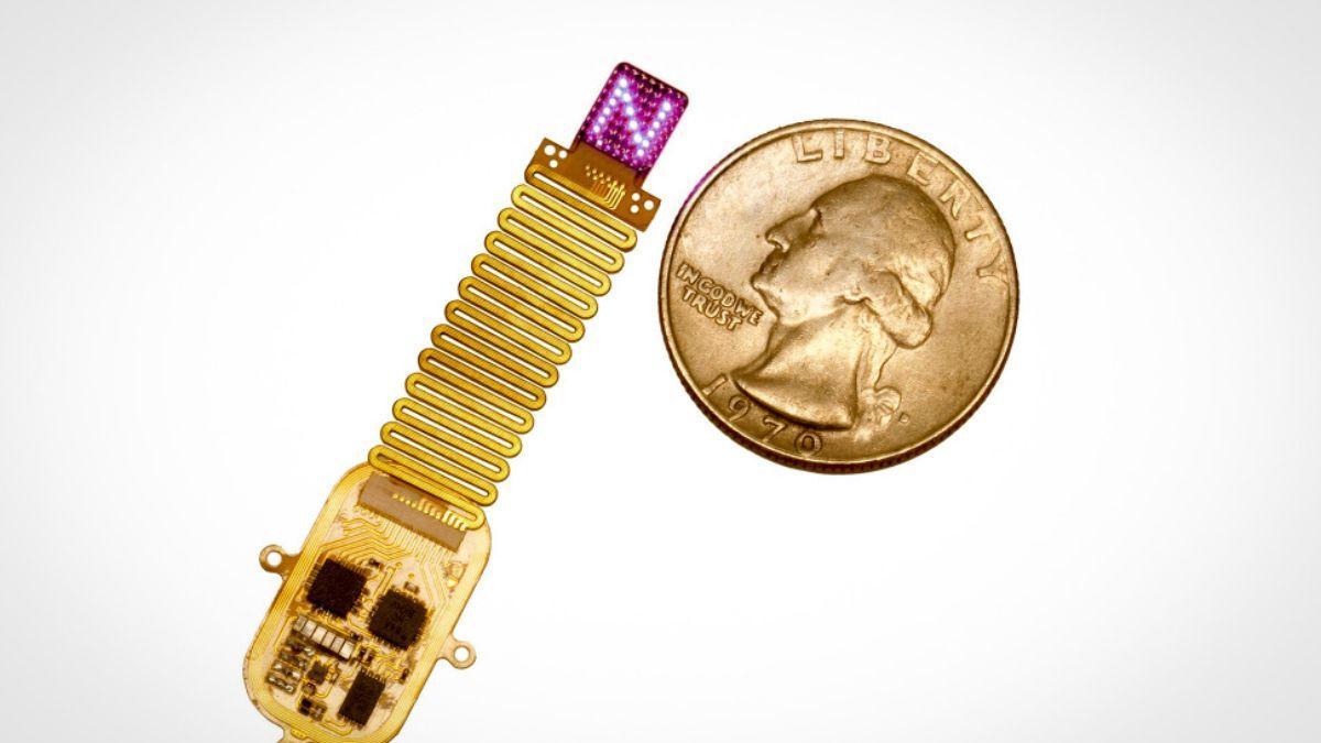El avance combina optogenética y bioelectrónica en un implante flexible y sin batería.