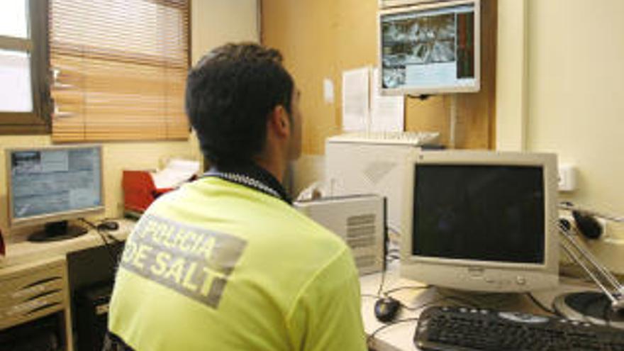 La sala de control on hi ha les imatges de les càmeres és a les dependències de la policia, a l&#039;Ajuntament.