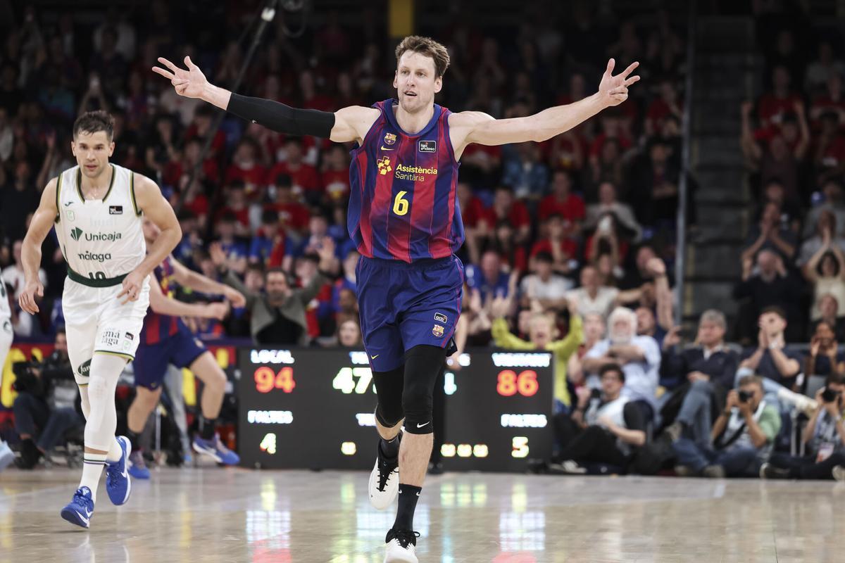 Jan Vesely celebra un triple en el duelo frente al Unicaja en el Palau Blaugrana.
