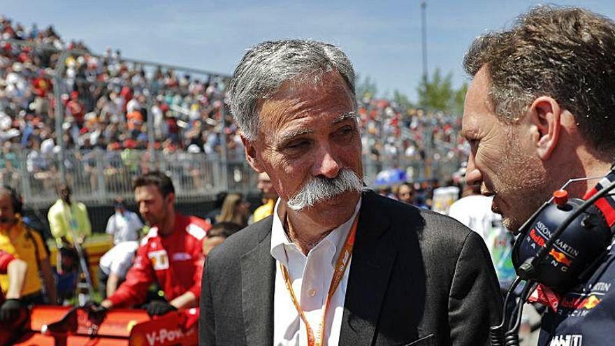 El CEO de la F1, Chase Carey y el jefe de Red Bull, Christian Horner