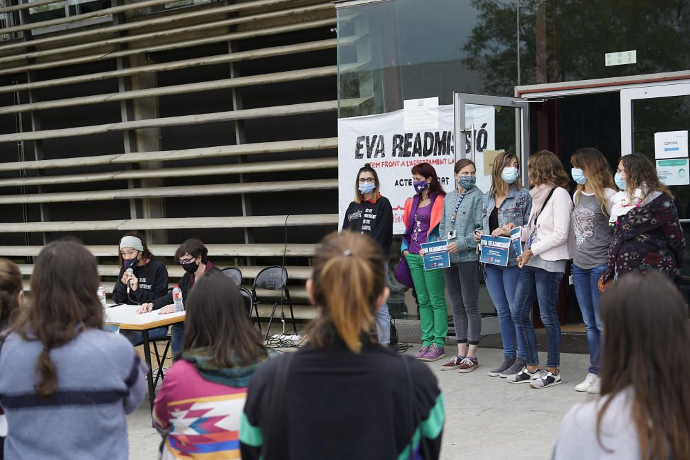 Concentració a la UdG per a la readmissió de la investigadora que va denunciar discriminació laboral