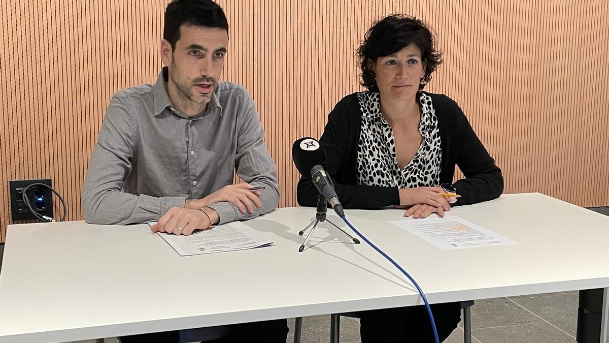 L'alcalde Josep Bofill i la regidora de Turisme, Marta Rodeja, prese ntant en projecte.