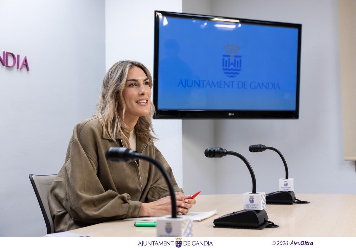 La concejala Lydia Morant explica los detalles del nuevo contrato de señalización viaria