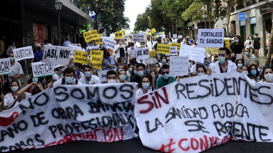 Aumentan un 23 % los médicos que se marchan a ejercer fuera de la Comunidad