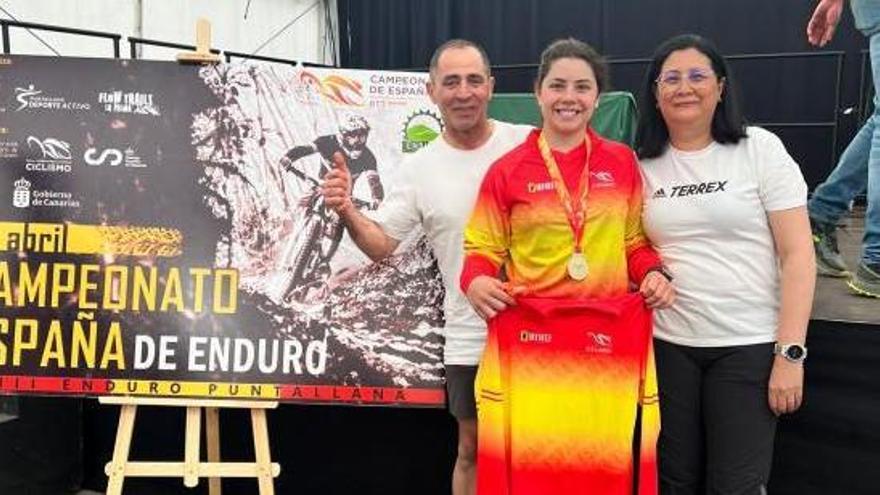 Sara Yusto revalida su título de campeona de España Enduro