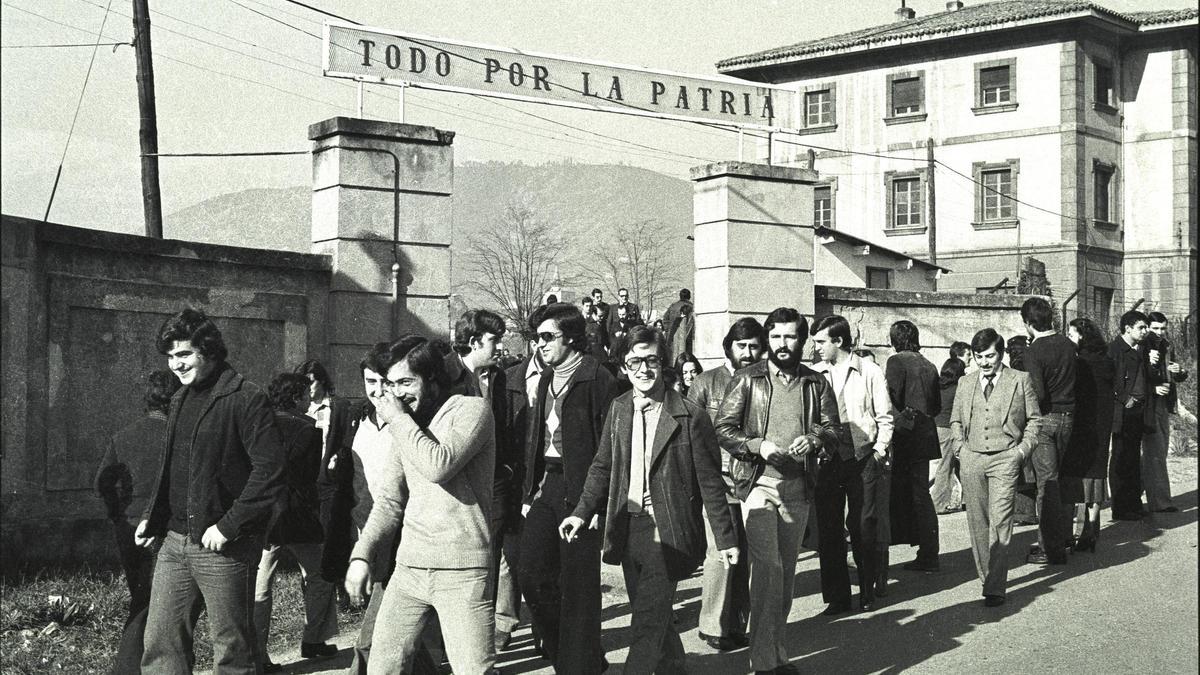 Cola para la Caja de Reclutas que estaba ubicada en el Rubín.