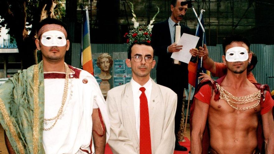 La primera boda gay de España cumple 30 años: el matrimonio ilegal en Sevilla de Julio César y Hércules