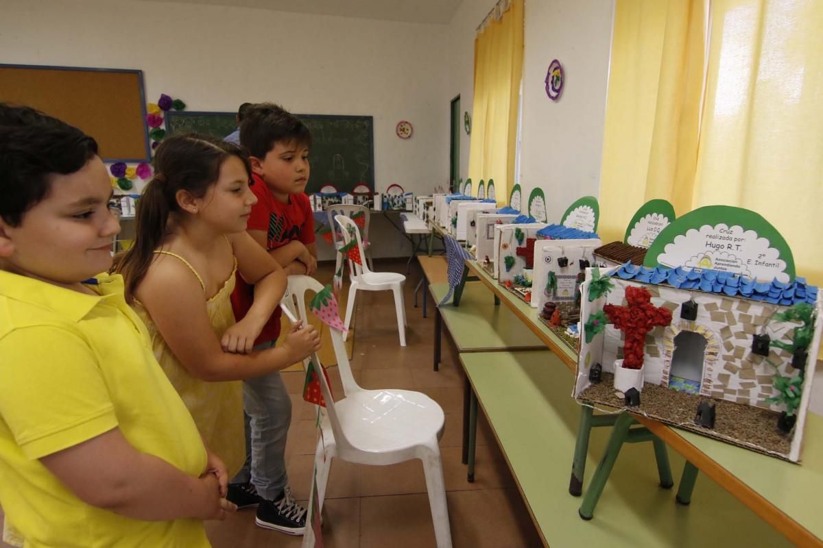 Muestra de escolares sobre patios en miniatura