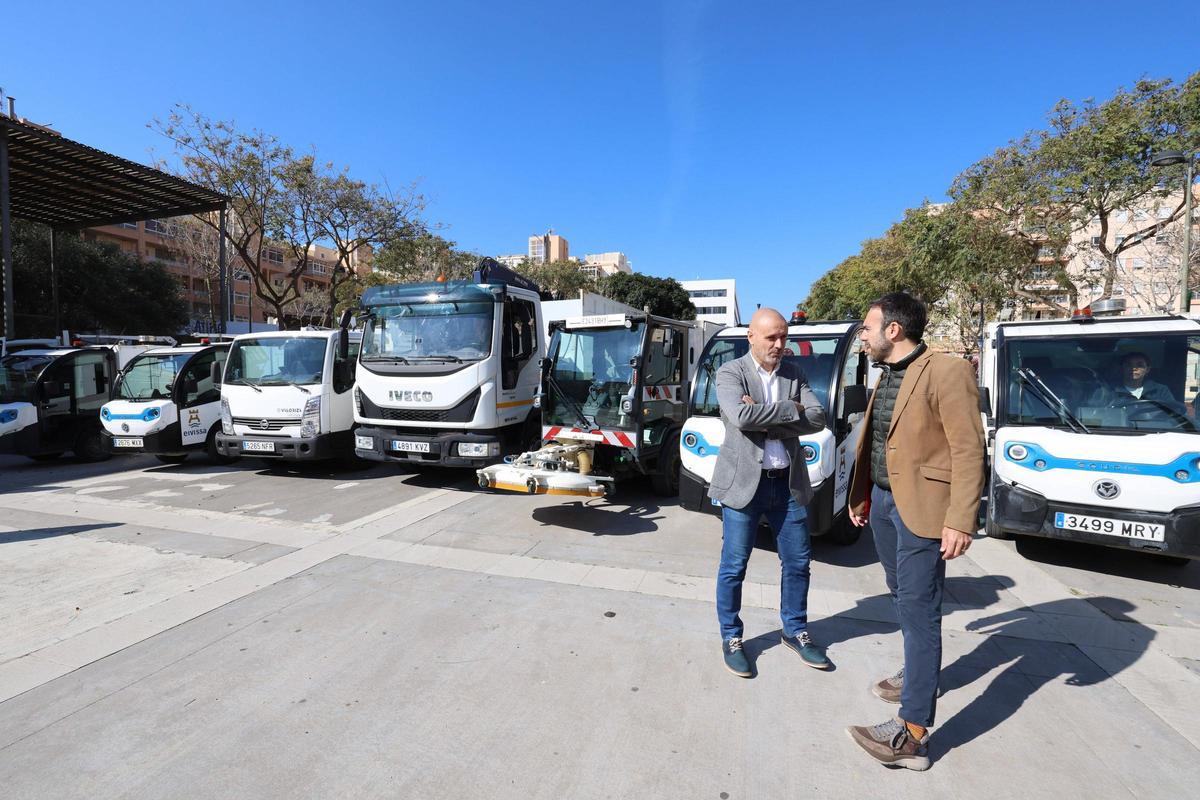 Galería: el Ayuntamiento de Ibiza presenta nueva maquinaria de limpieza viaria
