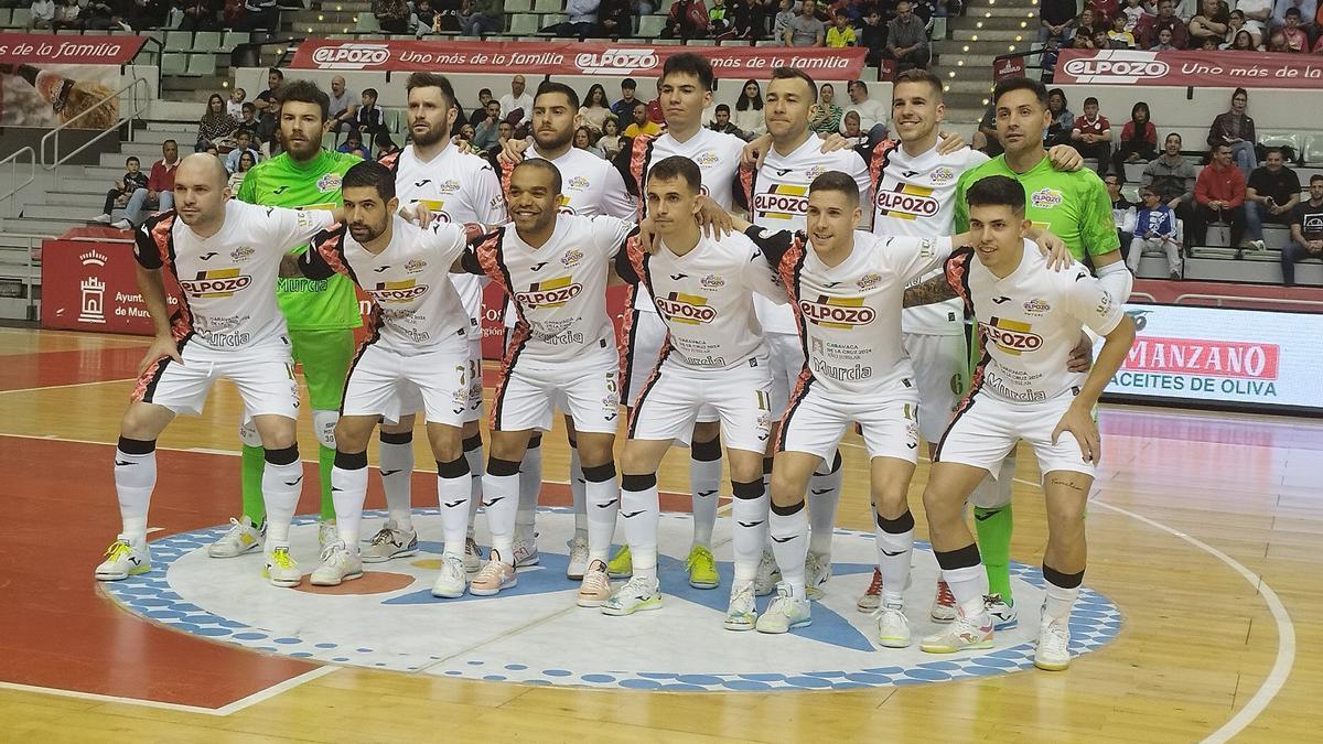 Jugadores de ElPozo, posando antes del encuentro