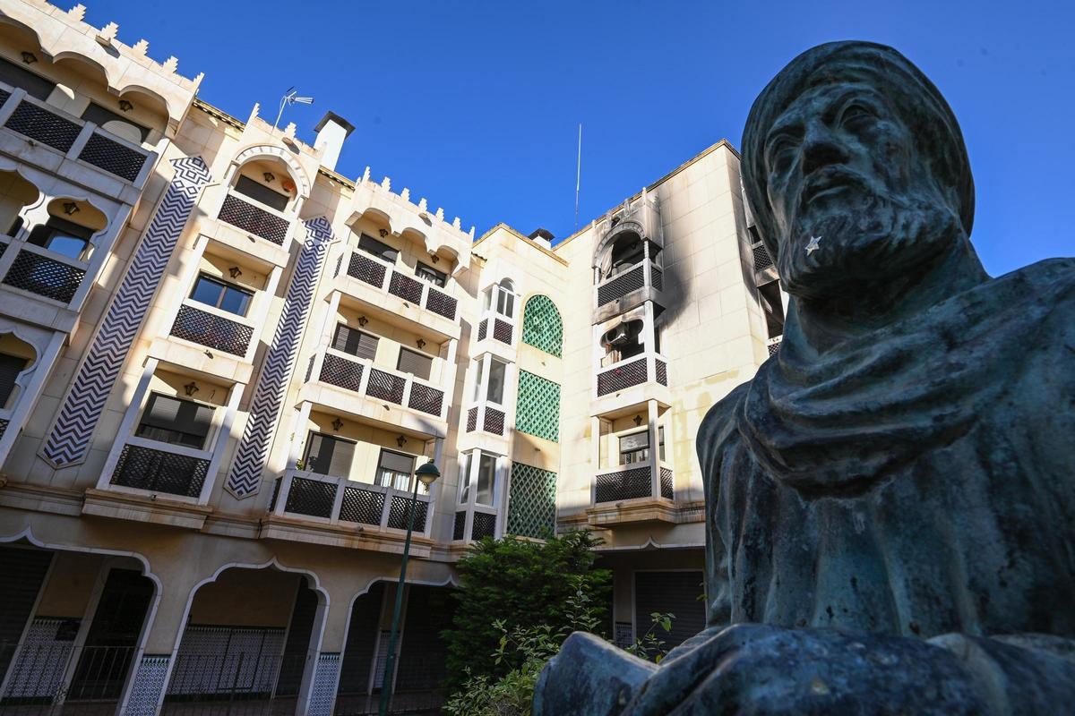 Los vecinos de la plaza del médico crevillentino Al-Shafra están viviendo una terrible pesadilla estos días