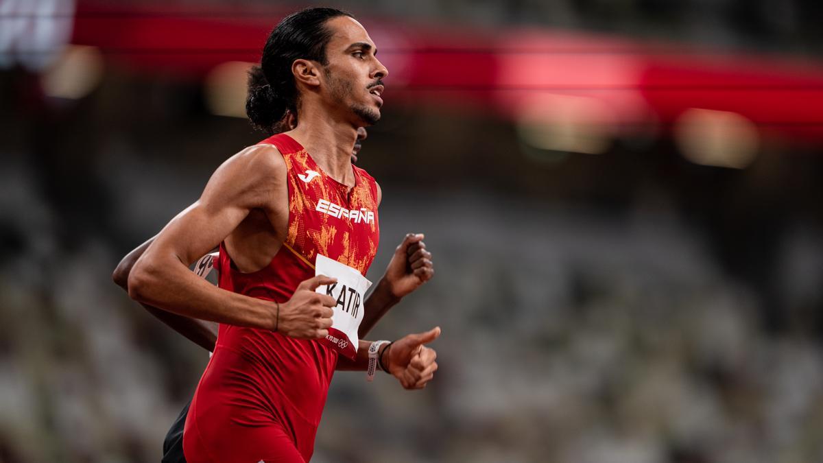 Mohamed Katir, tendido en el suelo al final de la carrera