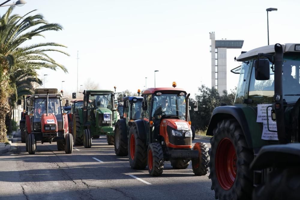 FOTOS: La tractorada de los agricultores toma Valencia