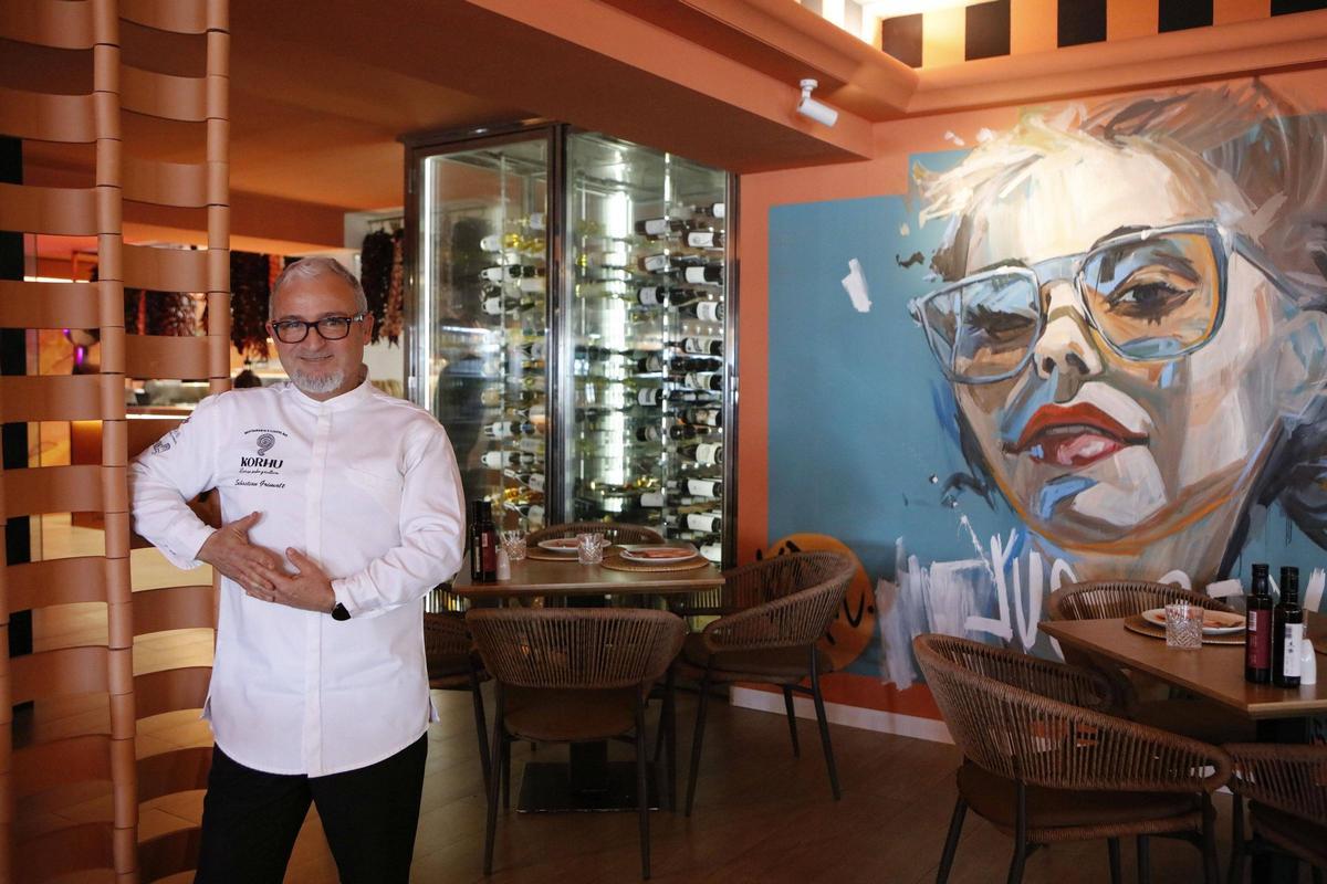 Chefkoch Sebastián Grimalt in dem erst im Dezember eröffneten, stylisch hergerichteten Lokal in Port d‘Alcúdia.