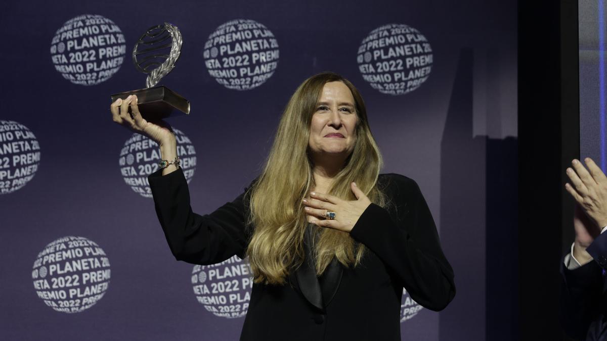 Luz Gabás, autora de ‘Palmeras en la nieve’, gana el Premio Planeta