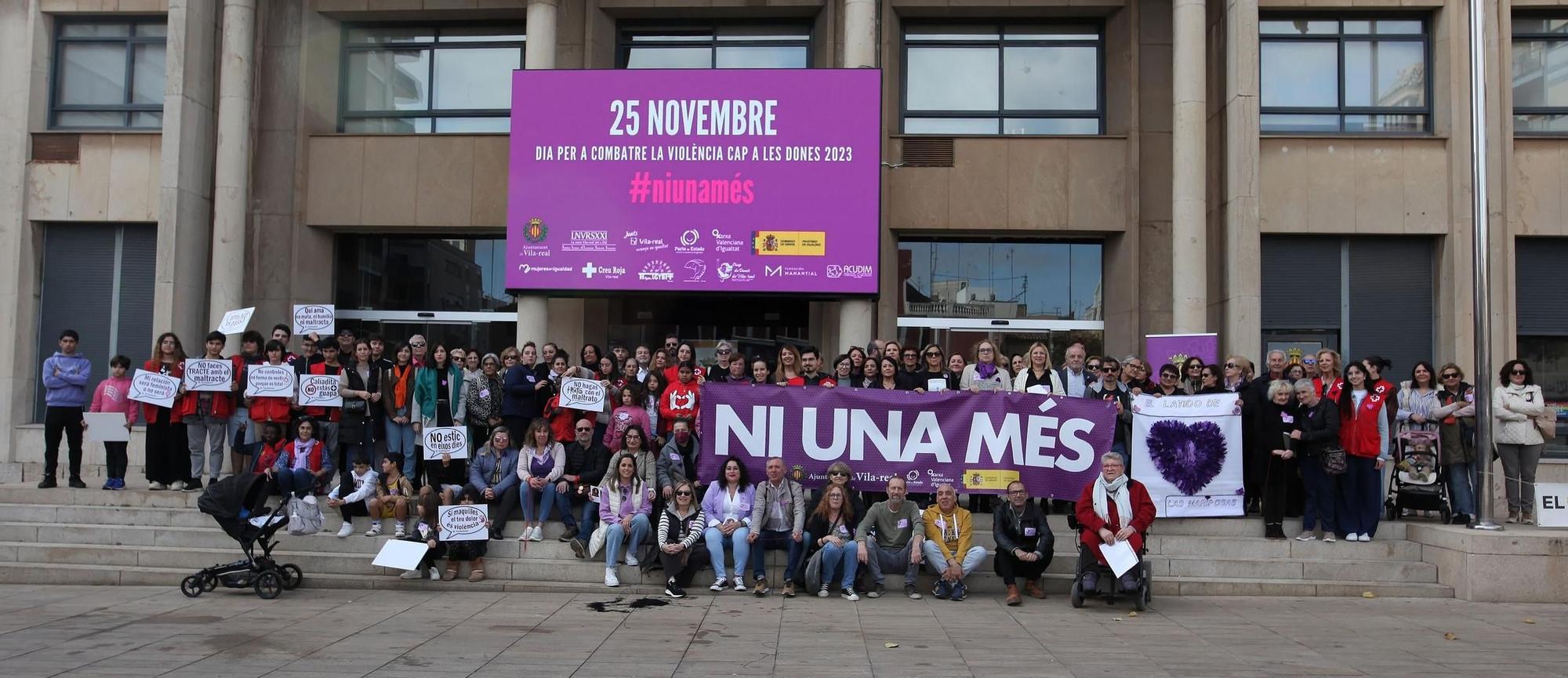 Vila-real se moviliza contra la violencia de género al grito de «Ni una más»