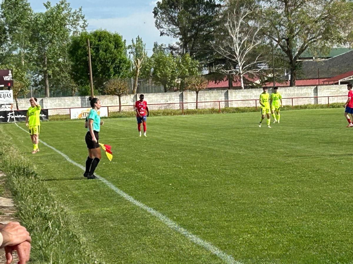 Imagen del partido disputado por el CD Benavente ante el CD Sariegos del Benesga en el Luciano Rubio.