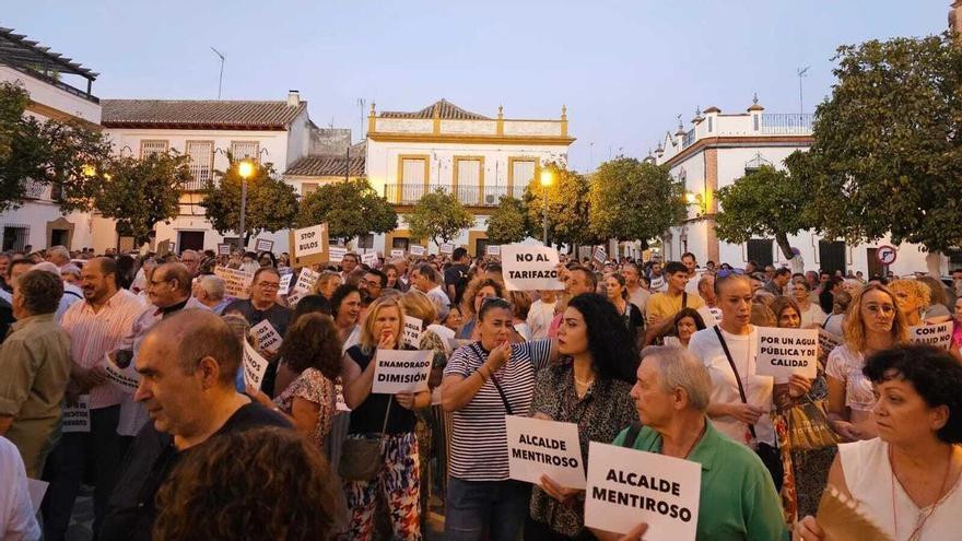 Concentración en Lora en reclamación de soluciones a la problemática del agua.