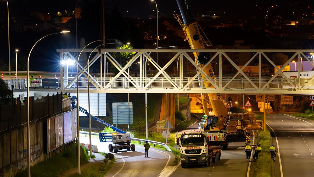 Corte de tráfico nocturno para la instalación de la pasarela peatonal de Pedralonga.