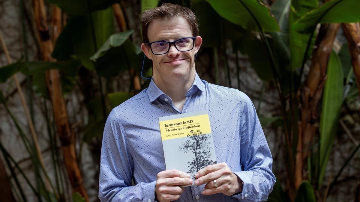 Andy Trias, con su libro ’Ignorando el SD’ Andy Trias, con su libro ’Ignorando el SD’