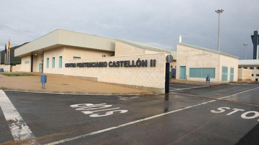 Un preso hiere a 4 funcionarios en la prisión de Albocàsser