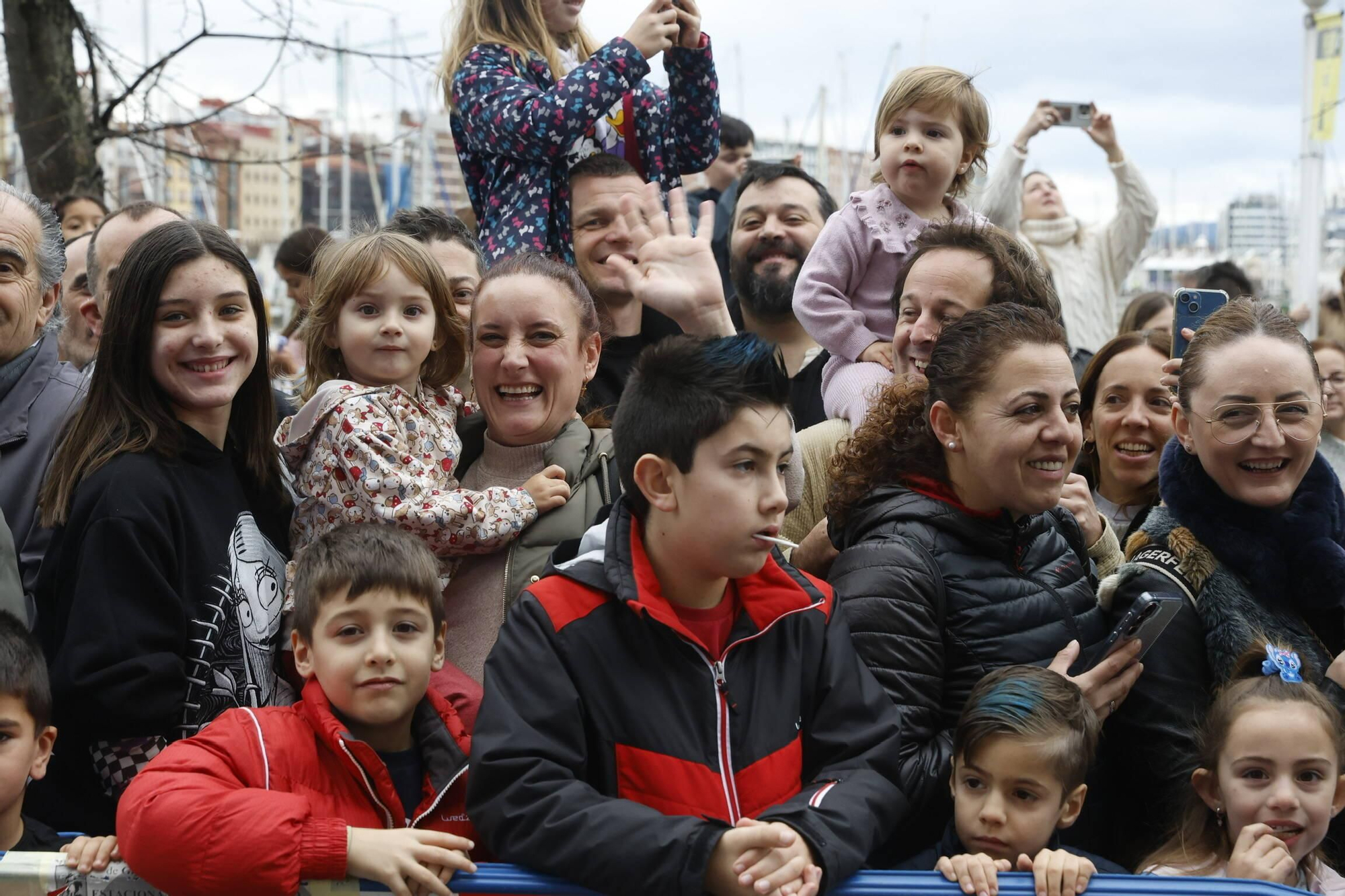 En imágenes: Los Reyes Magos desembarcan en Gijón